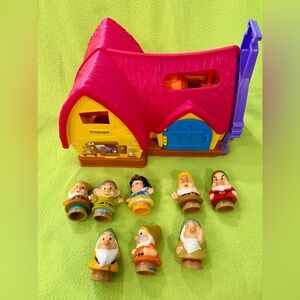 Fisher-Price Little People Disney Snow White Cottage w/ Snow White & 7 Dwarfs